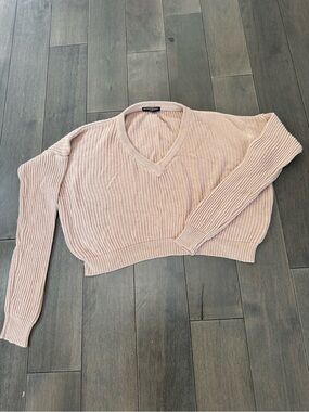 Brandy Melville Cropped V-Neck Ribbed Sweater - Blush Pink